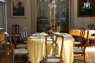 villa_rubini_redaelli_dining_room_in_yellow